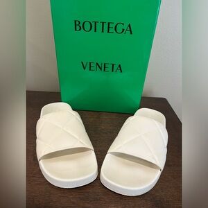 Bottega Veneta White Quilted Sandals